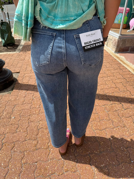MD HW R.M. Barrel w/ Dart Detailing Jeans