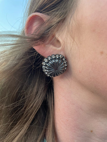 Giddy Up Concho Stud White Lighting