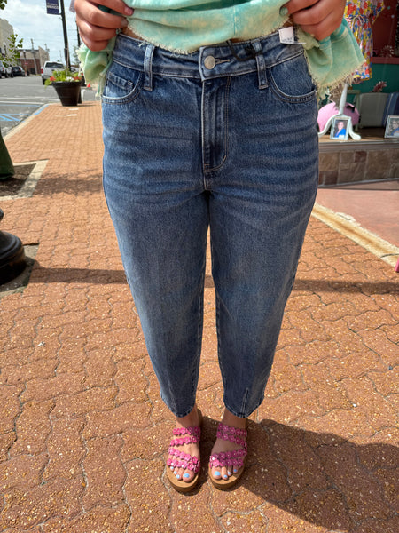 MD HW R.M. Barrel w/ Dart Detailing Jeans