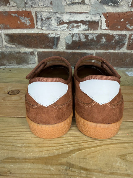Corkys Calm Down Sneaker in Chestnut