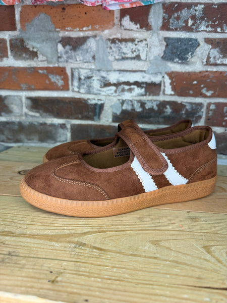 Corkys Calm Down Sneaker in Chestnut