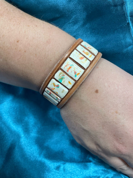 1" Spiny Oyster Chunk Stones Leather Cuff